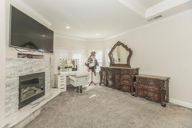 2888 Ashcroft Avenue, Clovis, CA 93611