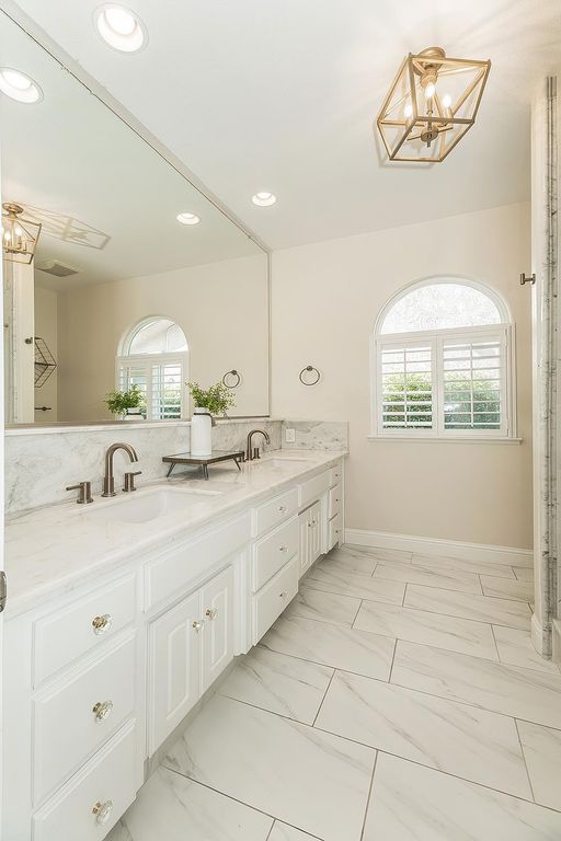 Image 10 of property listing at 2888 Ashcroft Avenue, Clovis, CA 93611