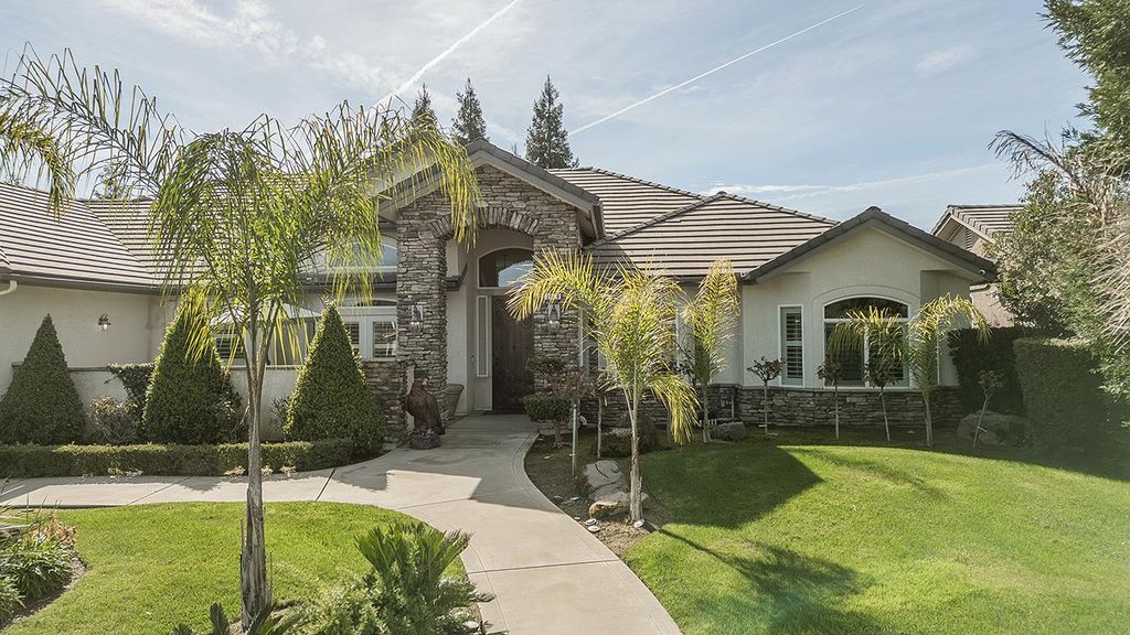 Image 19 of property listing at 2888 Ashcroft Avenue, Clovis, CA 93611