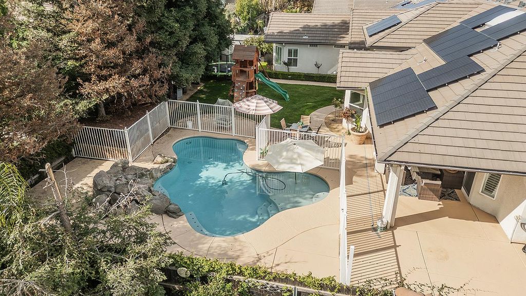 Image 20 of property listing at 2888 Ashcroft Avenue, Clovis, CA 93611