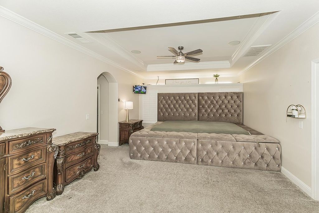 Image 6 of property listing at 2888 Ashcroft Avenue, Clovis, CA 93611