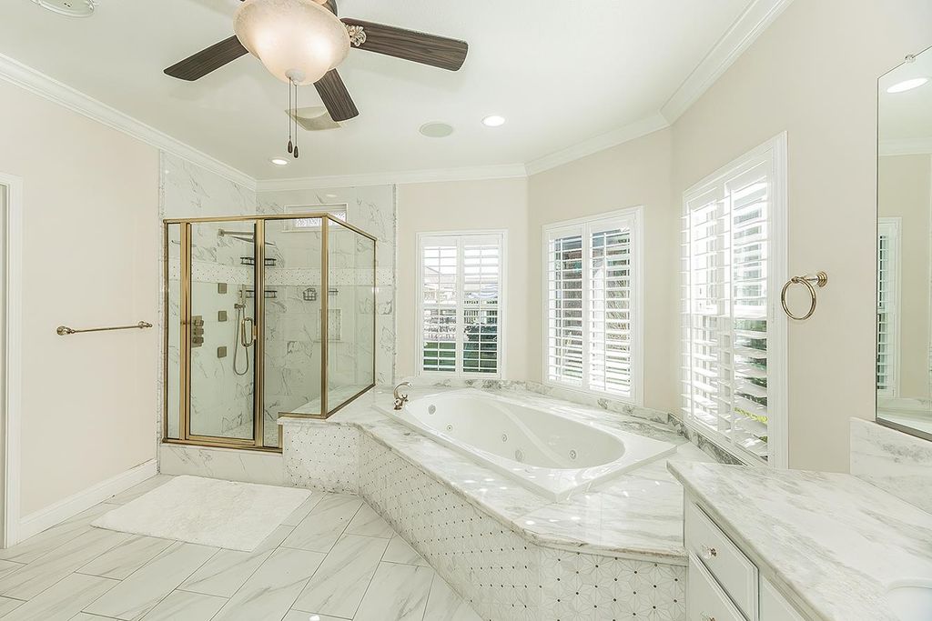 Image 9 of property listing at 2888 Ashcroft Avenue, Clovis, CA 93611