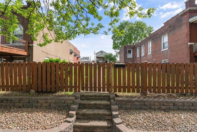 5226 Elizabeth Avenue, St Louis, MO 63110
