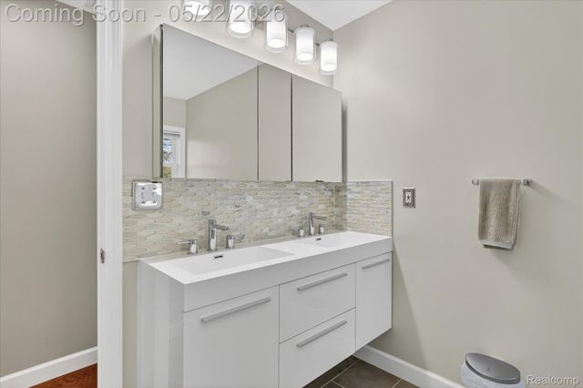 12192 Overlook Drive, Tyrone Township, MI 48430