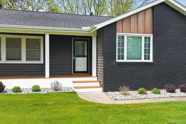 12192 Overlook Drive, Tyrone Township, MI 48430