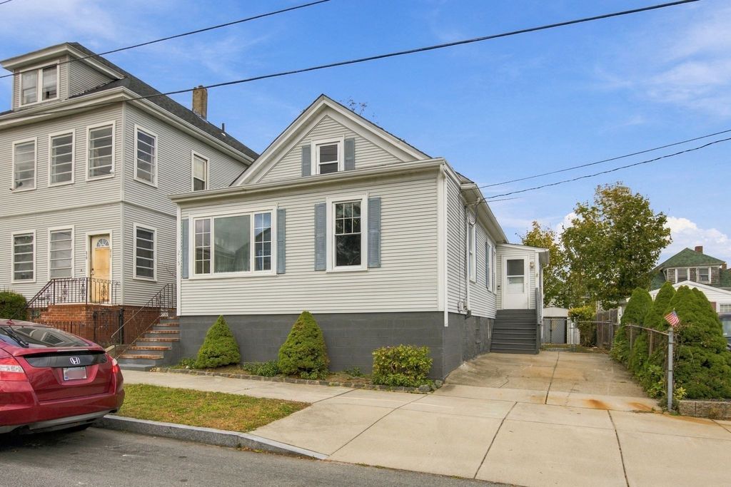 215 Clifford St, New Bedford, MA 02745