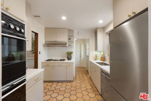 445 N Sweetzer Avenue, Los Angeles, CA 90048