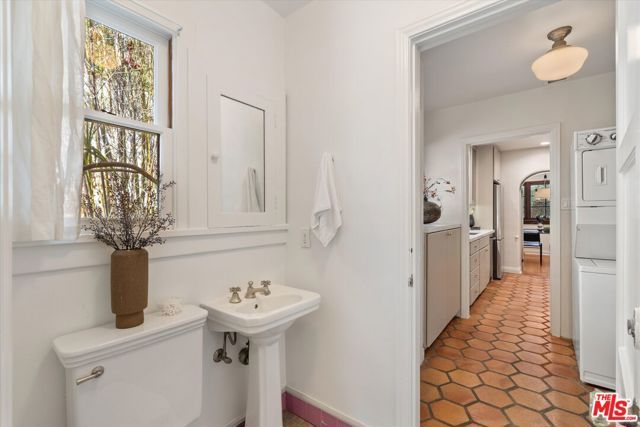 445 N Sweetzer Avenue, Los Angeles, CA 90048