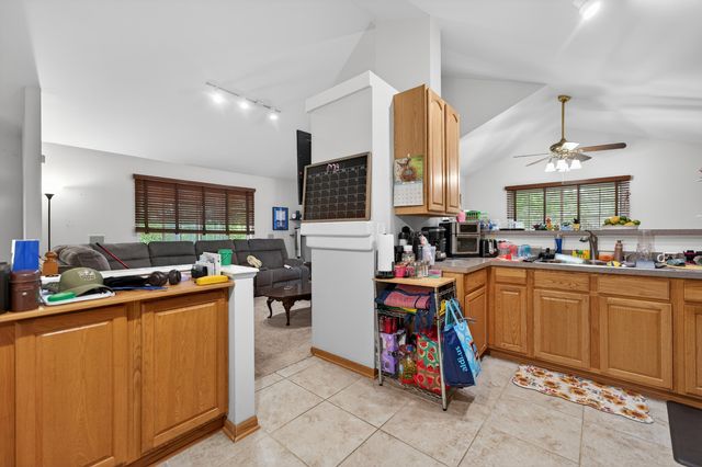 352 New Haven Drive 352, Cary, IL 60013