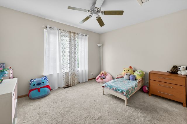 352 New Haven Drive 352, Cary, IL 60013