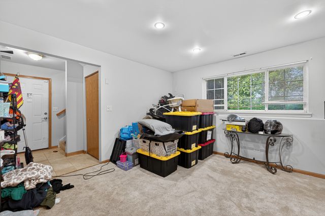 352 New Haven Drive 352, Cary, IL 60013
