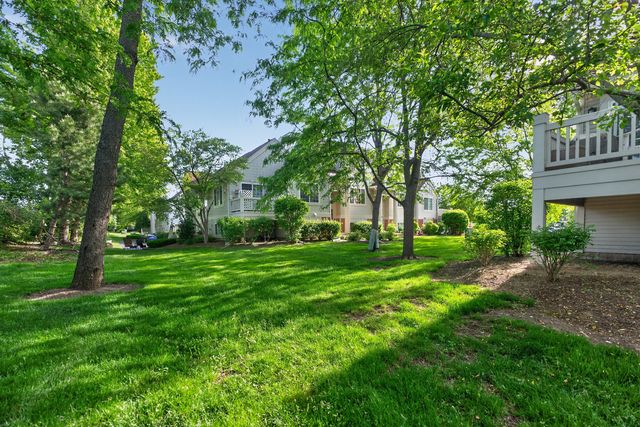 352 New Haven Drive 352, Cary, IL 60013