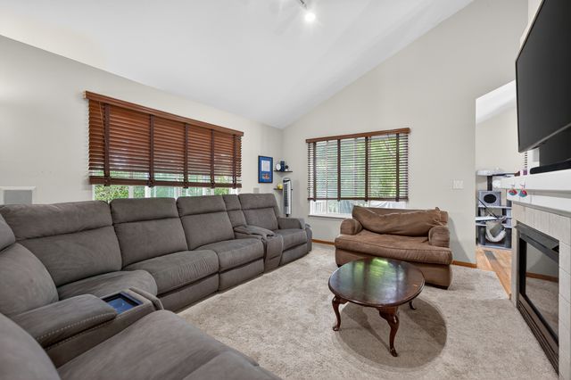 352 New Haven Drive 352, Cary, IL 60013