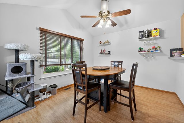 352 New Haven Drive 352, Cary, IL 60013