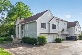 352 New Haven Drive 352, Cary, IL 60013