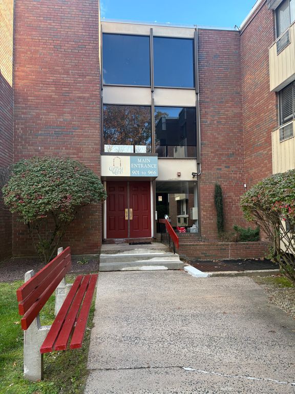 962 High Path Road 962, Windsor, CT 06095