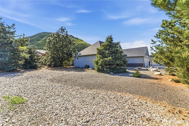 308 Kray Ike Court, Wenatchee, WA 98801