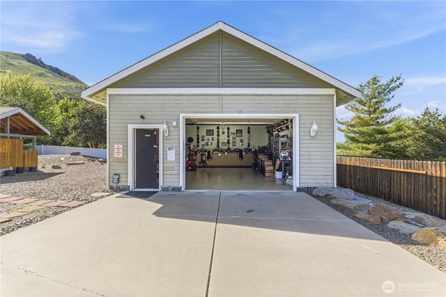 308 Kray Ike Court, Wenatchee, WA 98801