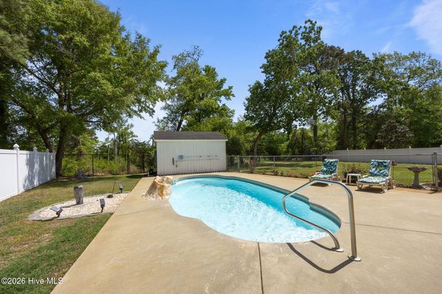 116 Bur Oaks Boulevard, Newport, NC 28570