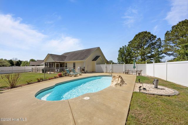 116 Bur Oaks Boulevard, Newport, NC 28570