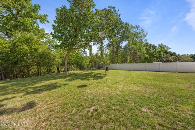 116 Bur Oaks Boulevard, Newport, NC 28570