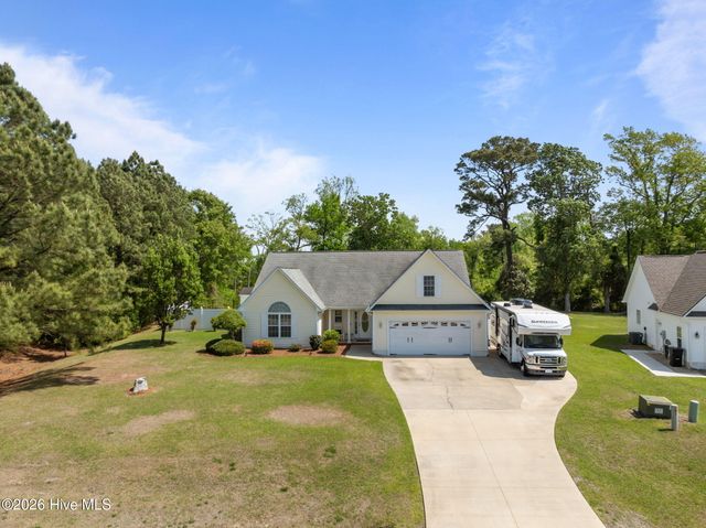 116 Bur Oaks Boulevard, Newport, NC 28570