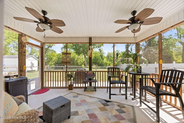 116 Bur Oaks Boulevard, Newport, NC 28570