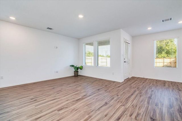 194 George Neggan LN, Bastrop, TX 78602