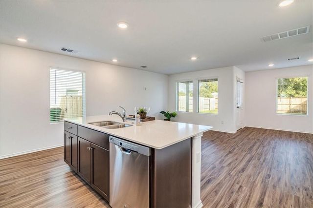 194 George Neggan LN, Bastrop, TX 78602