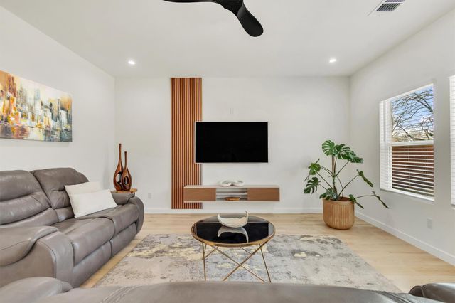 2307 Lathan LN, Taylor, TX 76574