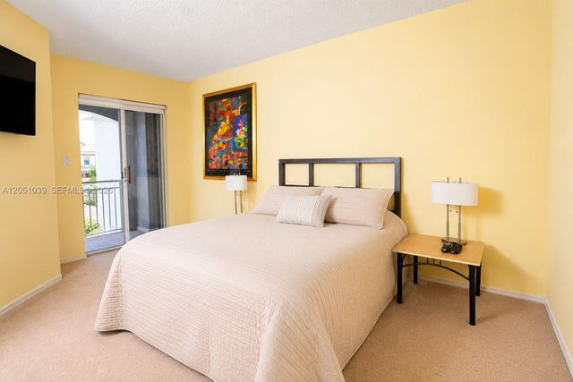 1115 Weeping Willow Way, Hollywood, FL 33019
