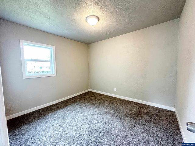 1201 1st Av, Sweet Home, OR 97386
