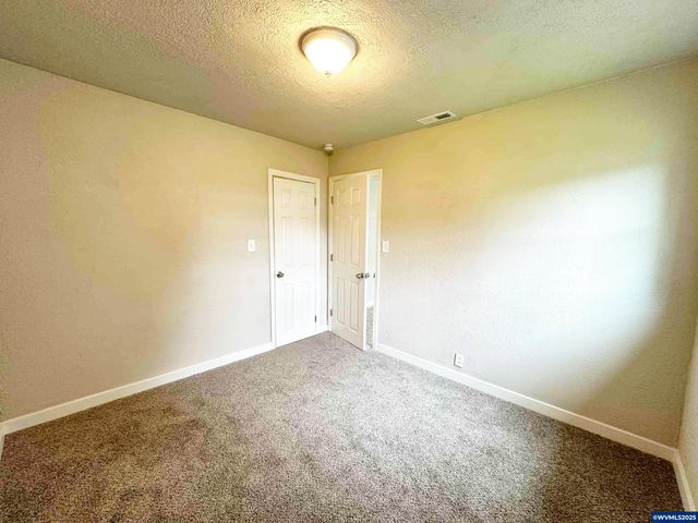 1201 1st Av, Sweet Home, OR 97386