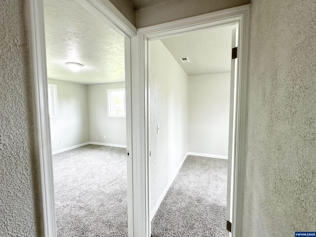 1201 1st Av, Sweet Home, OR 97386