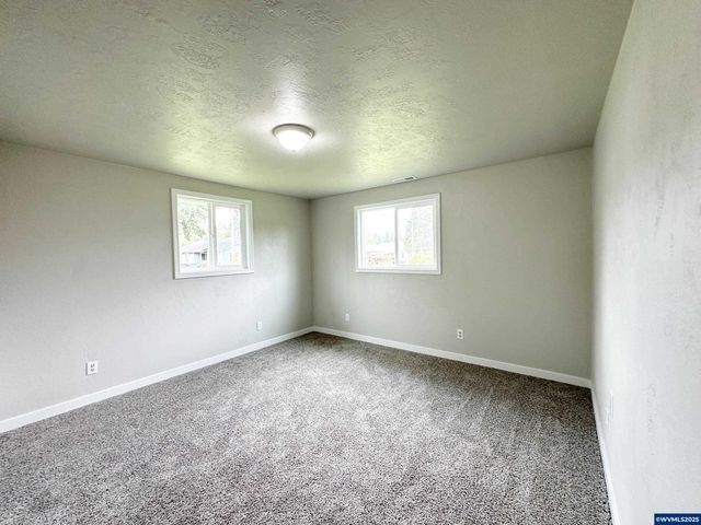 1201 1st Av, Sweet Home, OR 97386