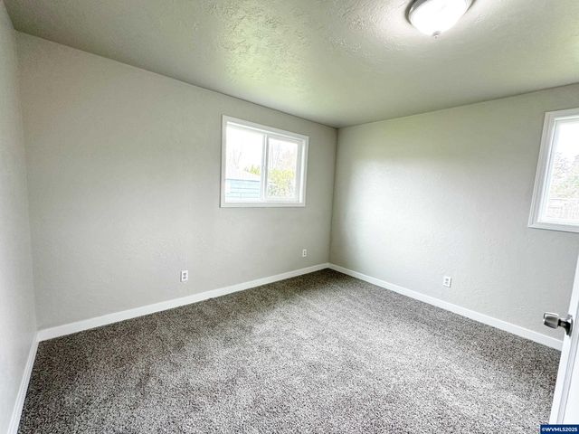 1201 1st Av, Sweet Home, OR 97386