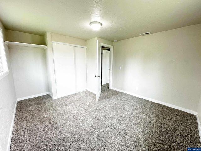1201 1st Av, Sweet Home, OR 97386