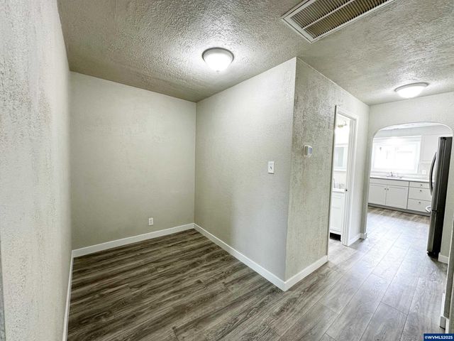 1201 1st Av, Sweet Home, OR 97386