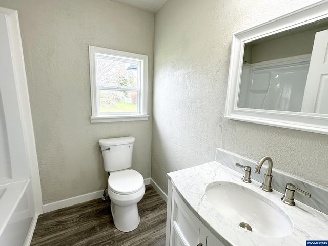 1201 1st Av, Sweet Home, OR 97386