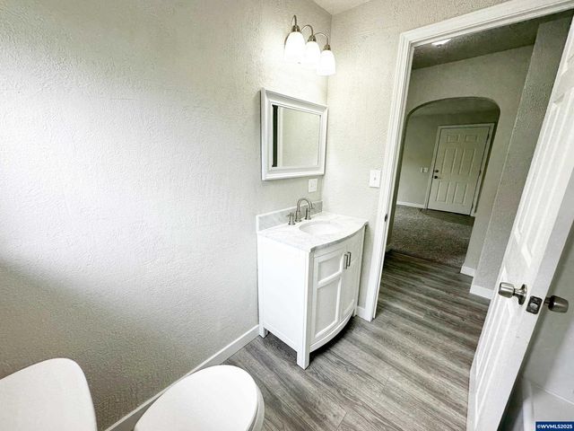 1201 1st Av, Sweet Home, OR 97386