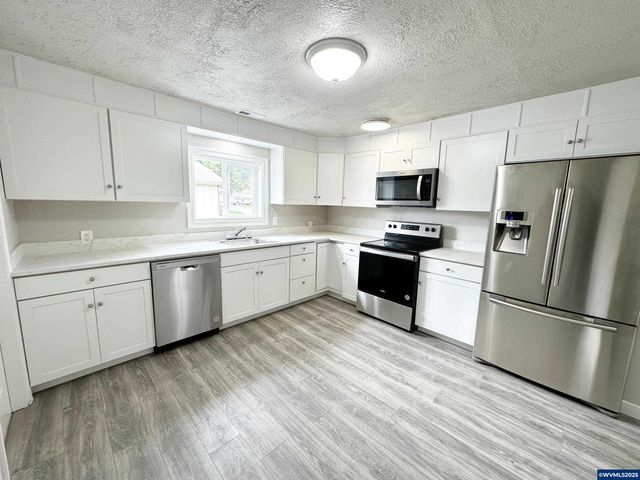 1201 1st Av, Sweet Home, OR 97386