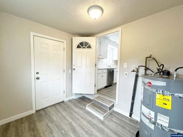 1201 1st Av, Sweet Home, OR 97386