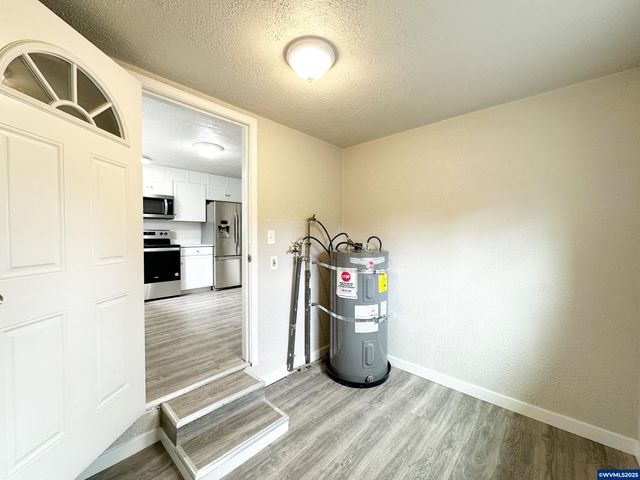 1201 1st Av, Sweet Home, OR 97386