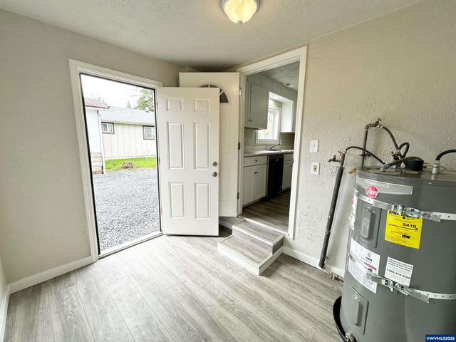 1201 1st Av, Sweet Home, OR 97386