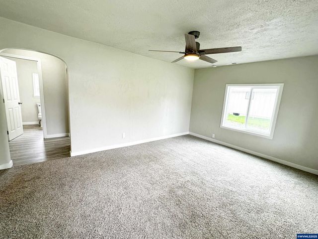 1201 1st Av, Sweet Home, OR 97386