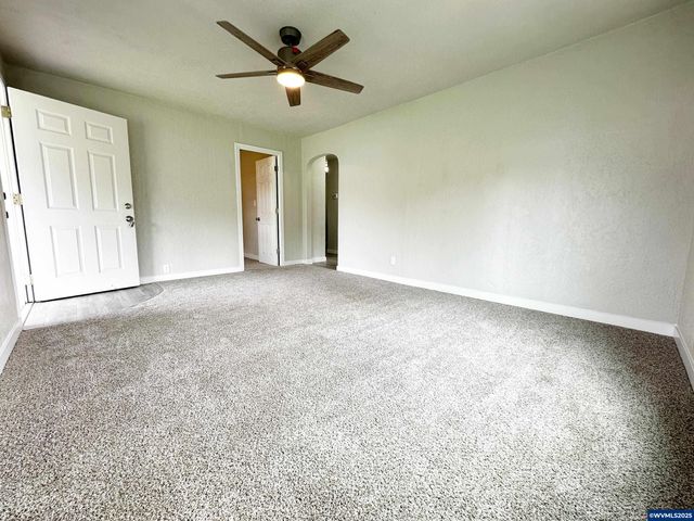 1201 1st Av, Sweet Home, OR 97386