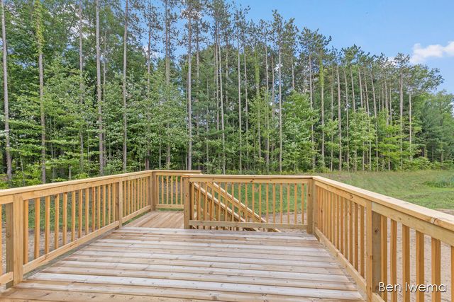 9026 Weston Drive, Coopersville, MI 49404