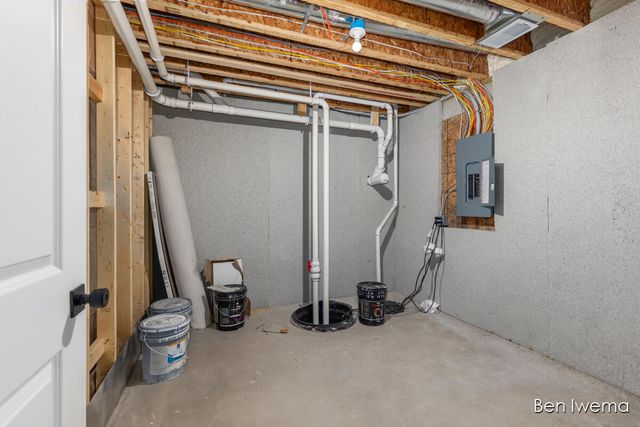 9026 Weston Drive, Coopersville, MI 49404