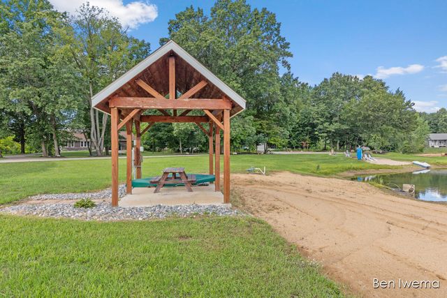 9026 Weston Drive, Coopersville, MI 49404