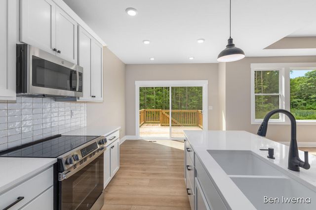 9026 Weston Drive, Coopersville, MI 49404